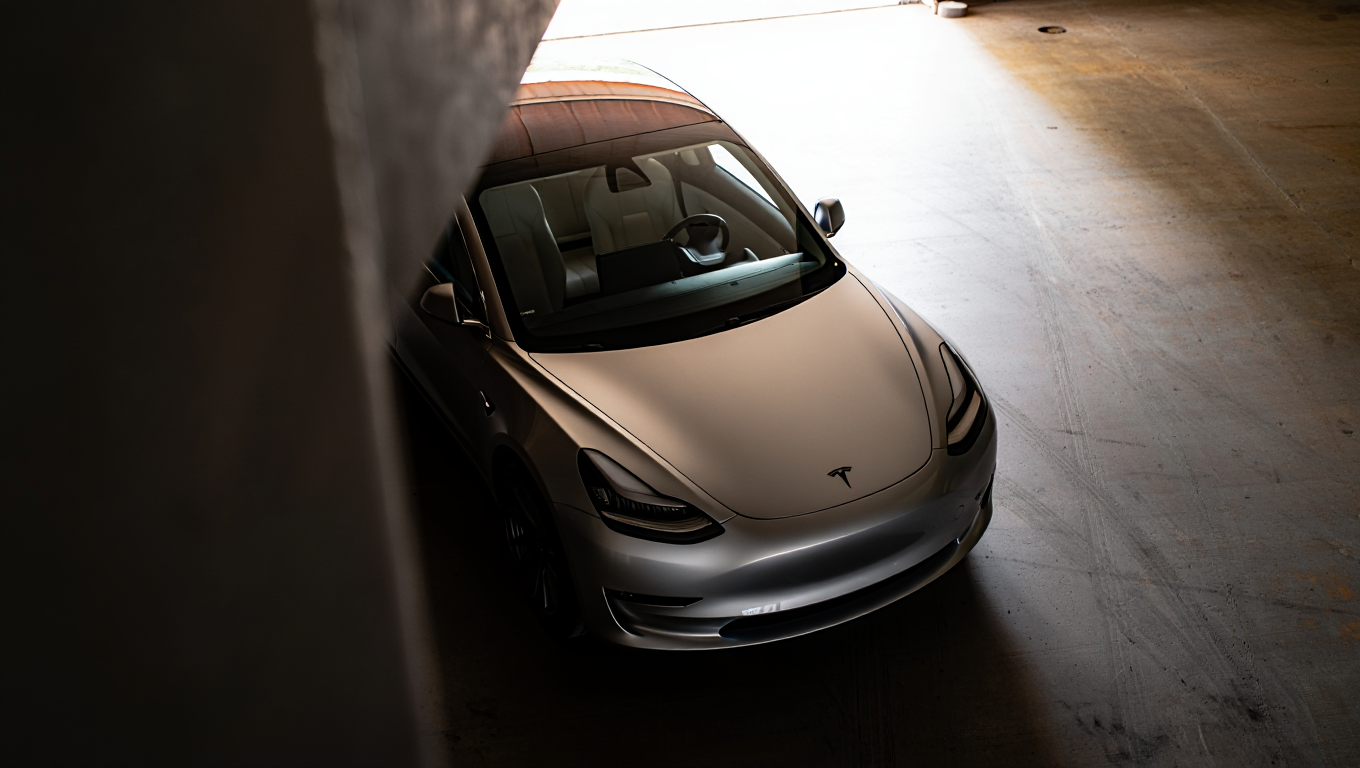Tesla genera $1.400M de caja y prevé quemar efectivo hasta 2027
