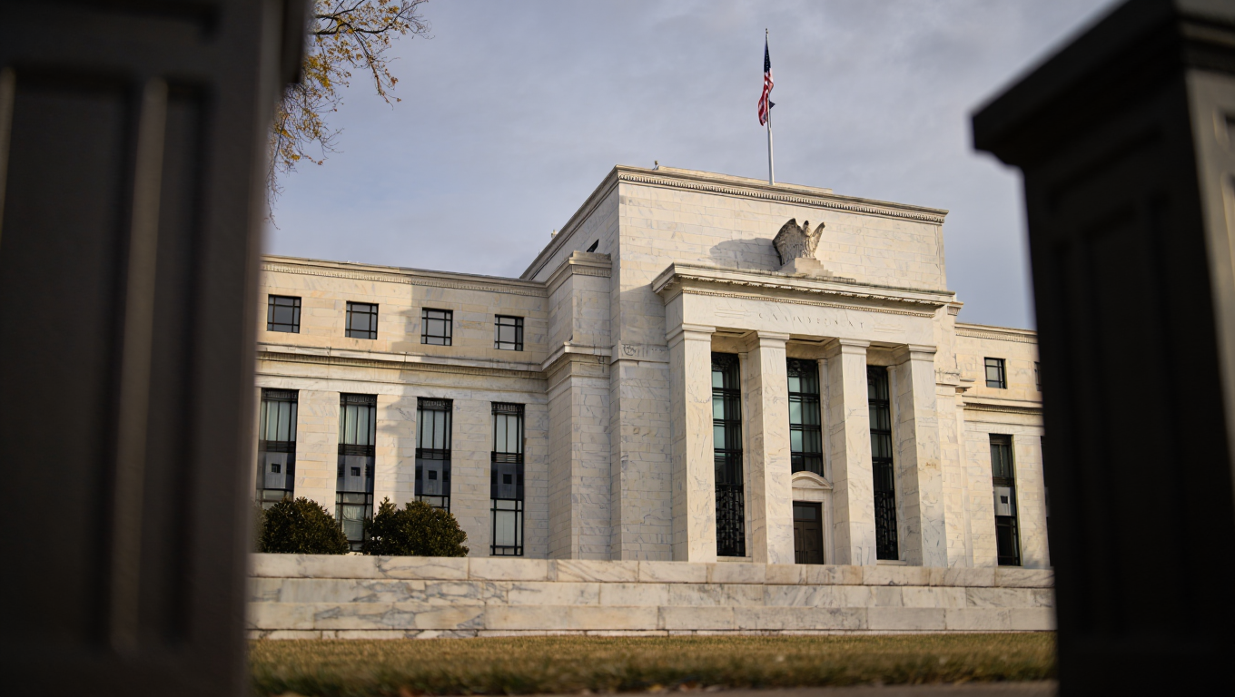 Warsh asume la Fed tras la votación más ajustada en 49 años