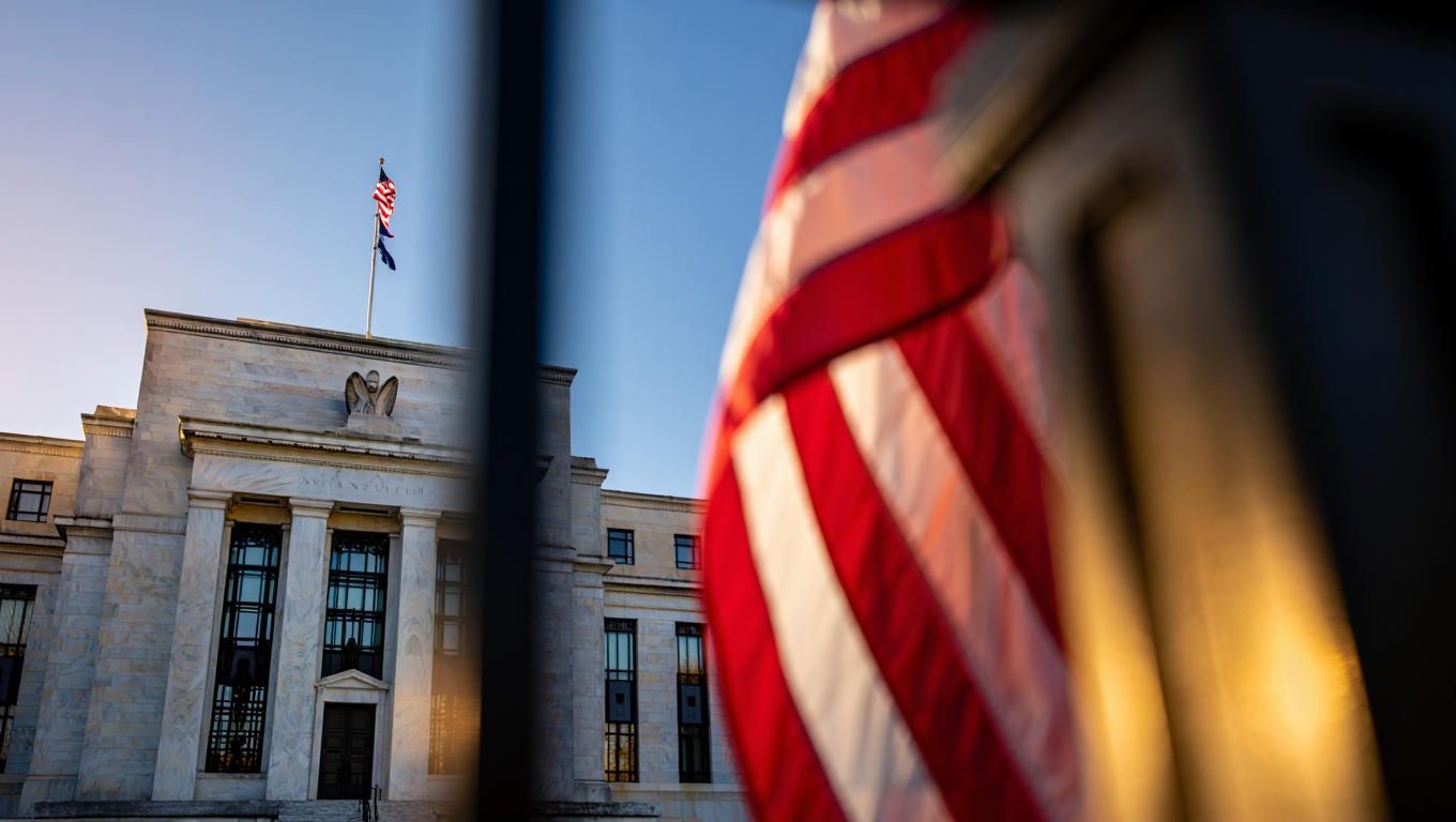 Nueve votos para alzas en 2026: los minutos destapan la división interna de la Fed