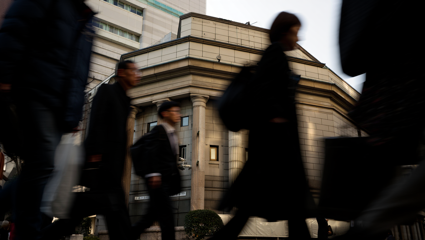 Nikkei cae 6,18% y borra un mes en una sesión