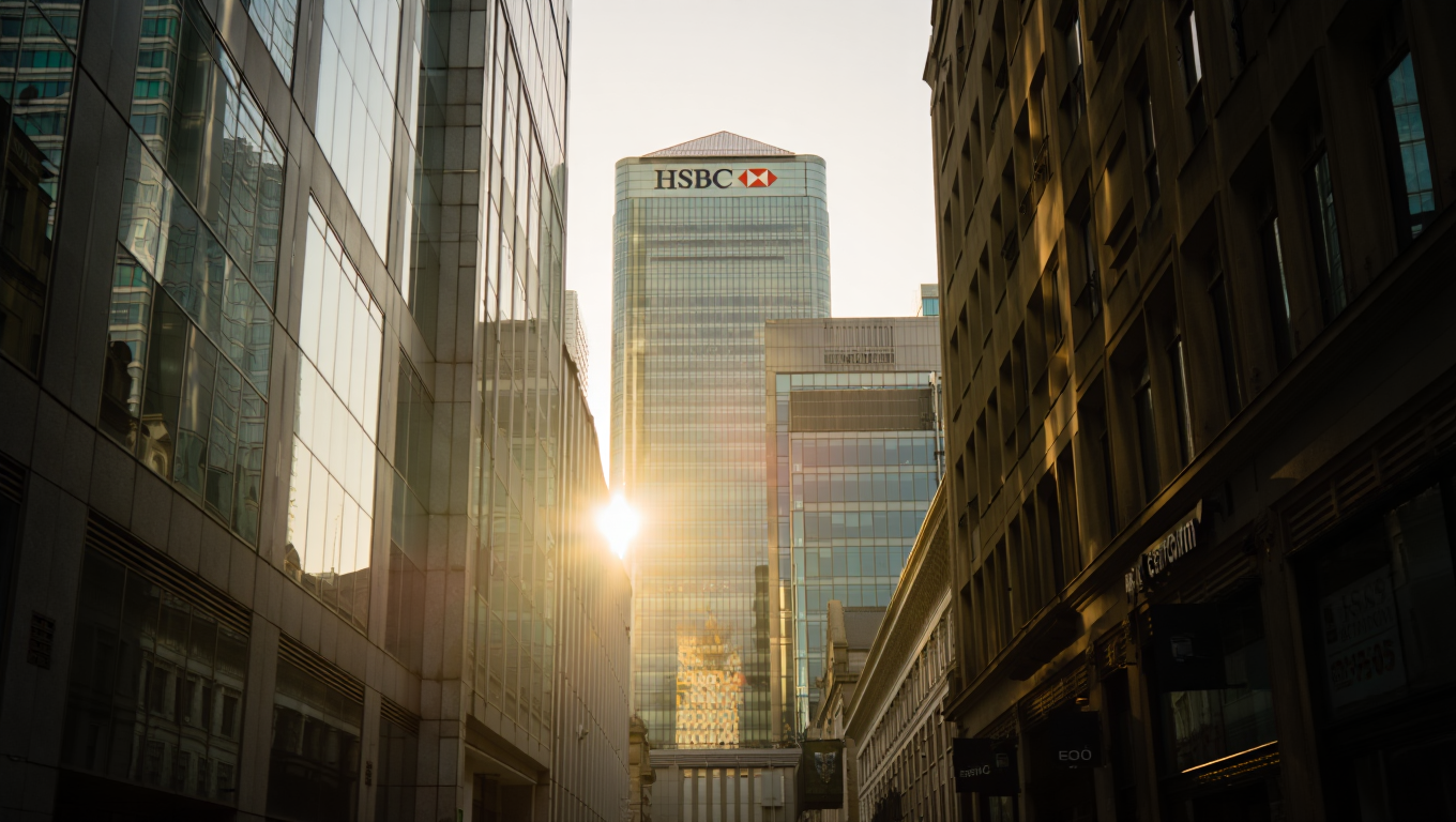 Cuatro bancos británicos con récord generan presión fiscal: TUC pide surcharge de 16%
