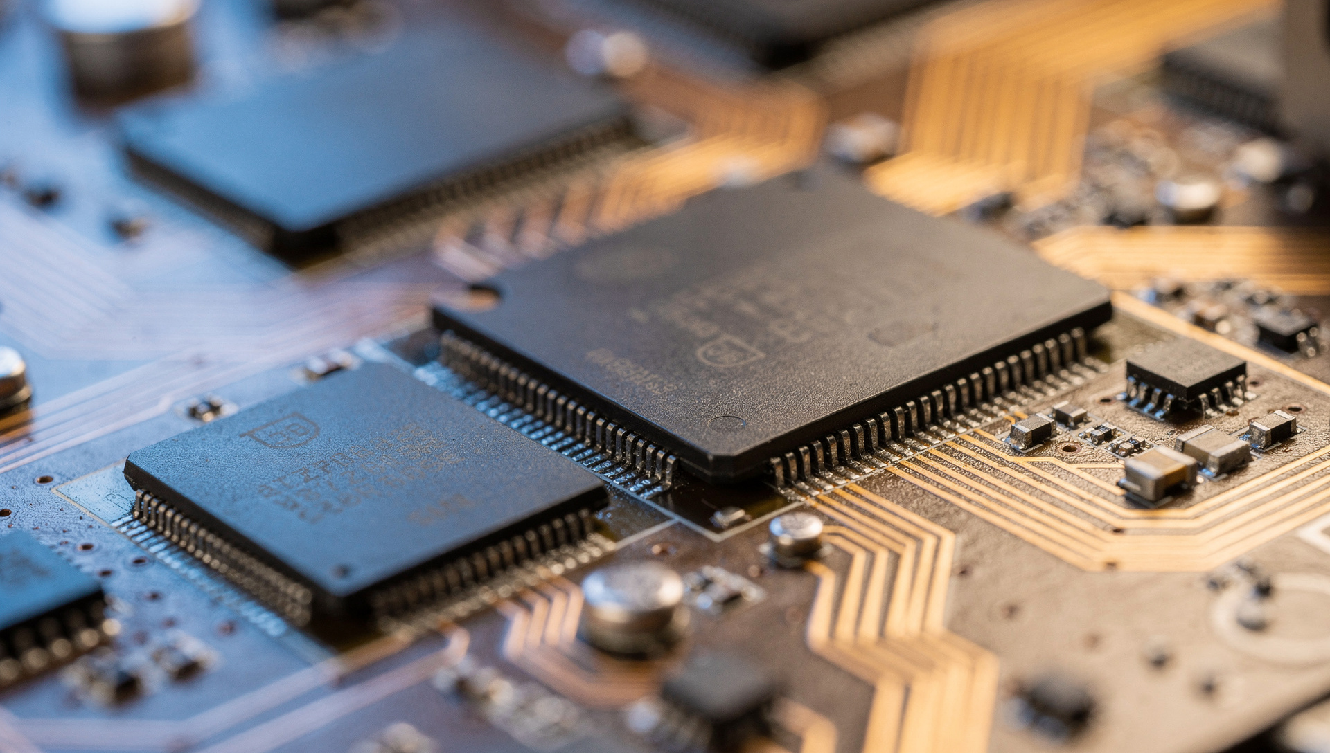 AMD dobla data center y cierra con OpenAI pero cae tras beat de Q2