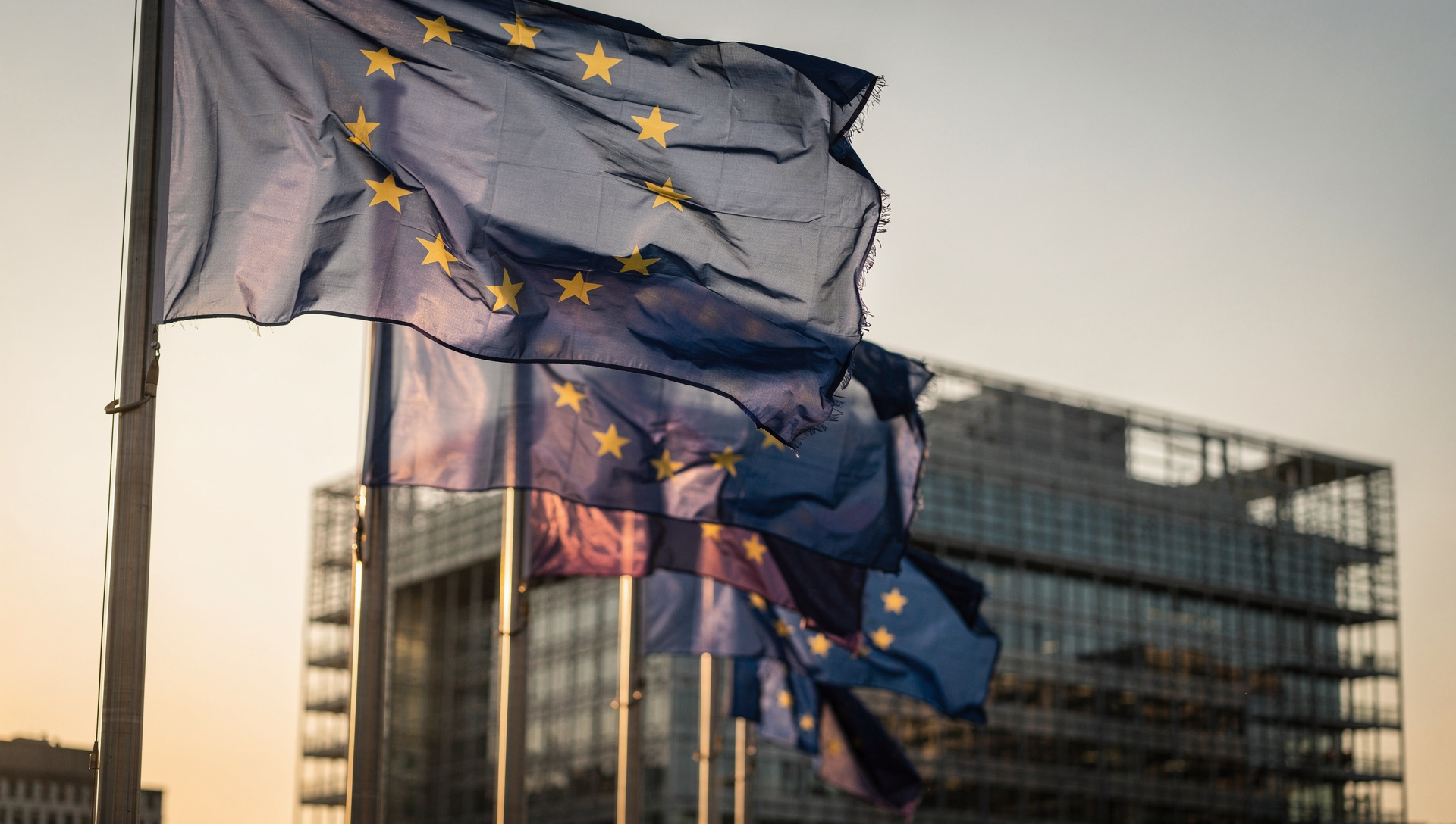 Lagarde esquiva el compromiso mientras el euro marca máximos de dos semanas