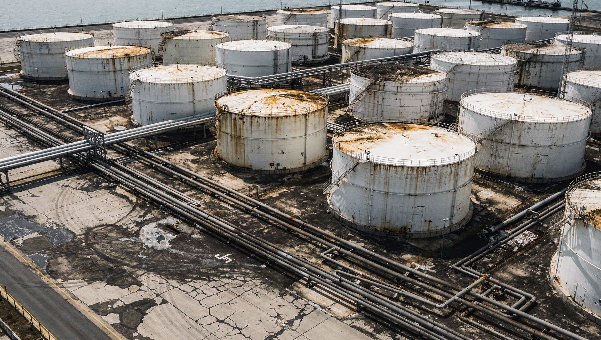 Reality check: $105 — HSBC sube Brent a $90 pero ve reequilibrio solo en mid-2027