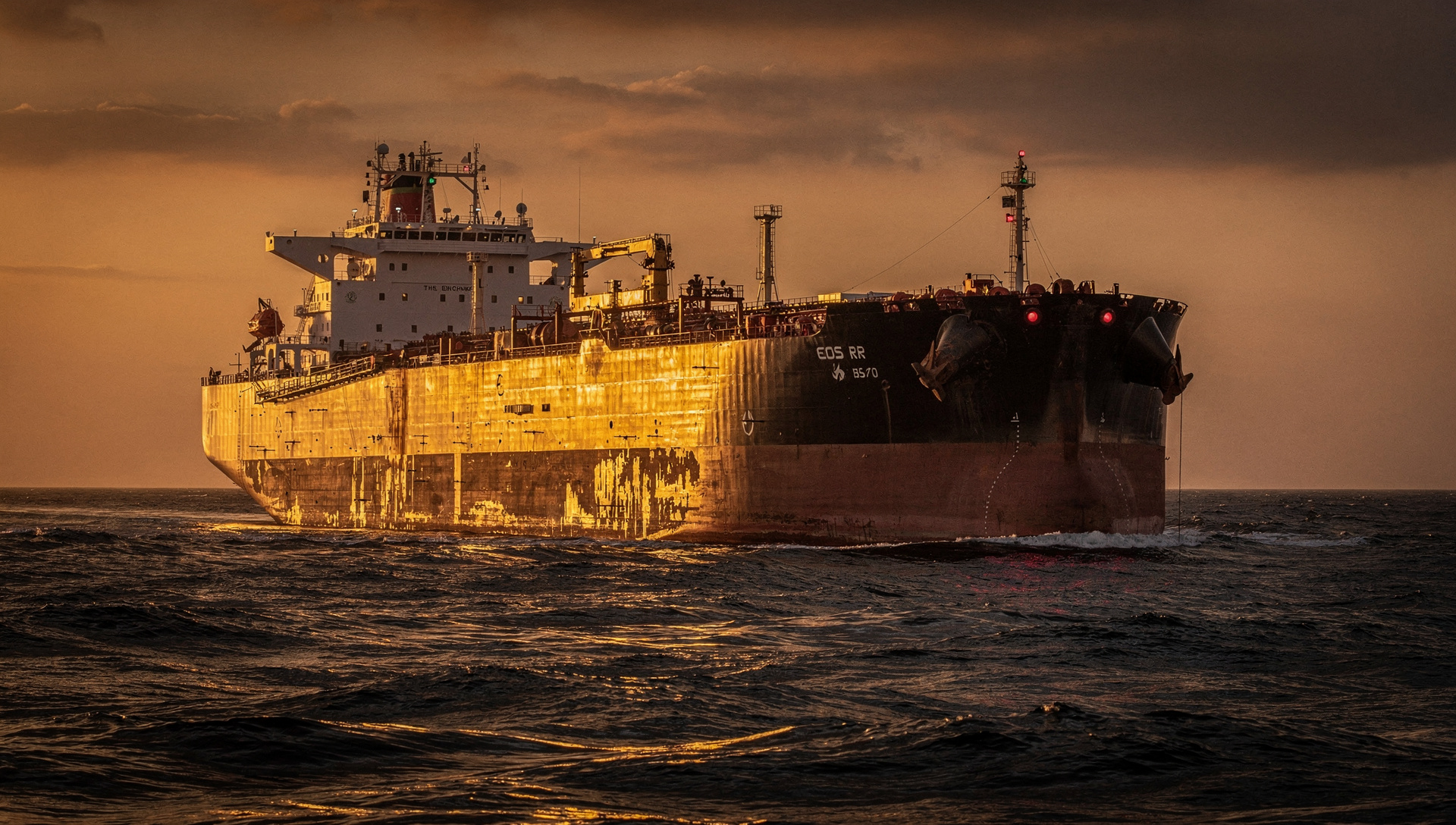 Mercado apuesta 59% a alza Fed: Brent salta a $107 tras ataques Houthis al Mar Rojo