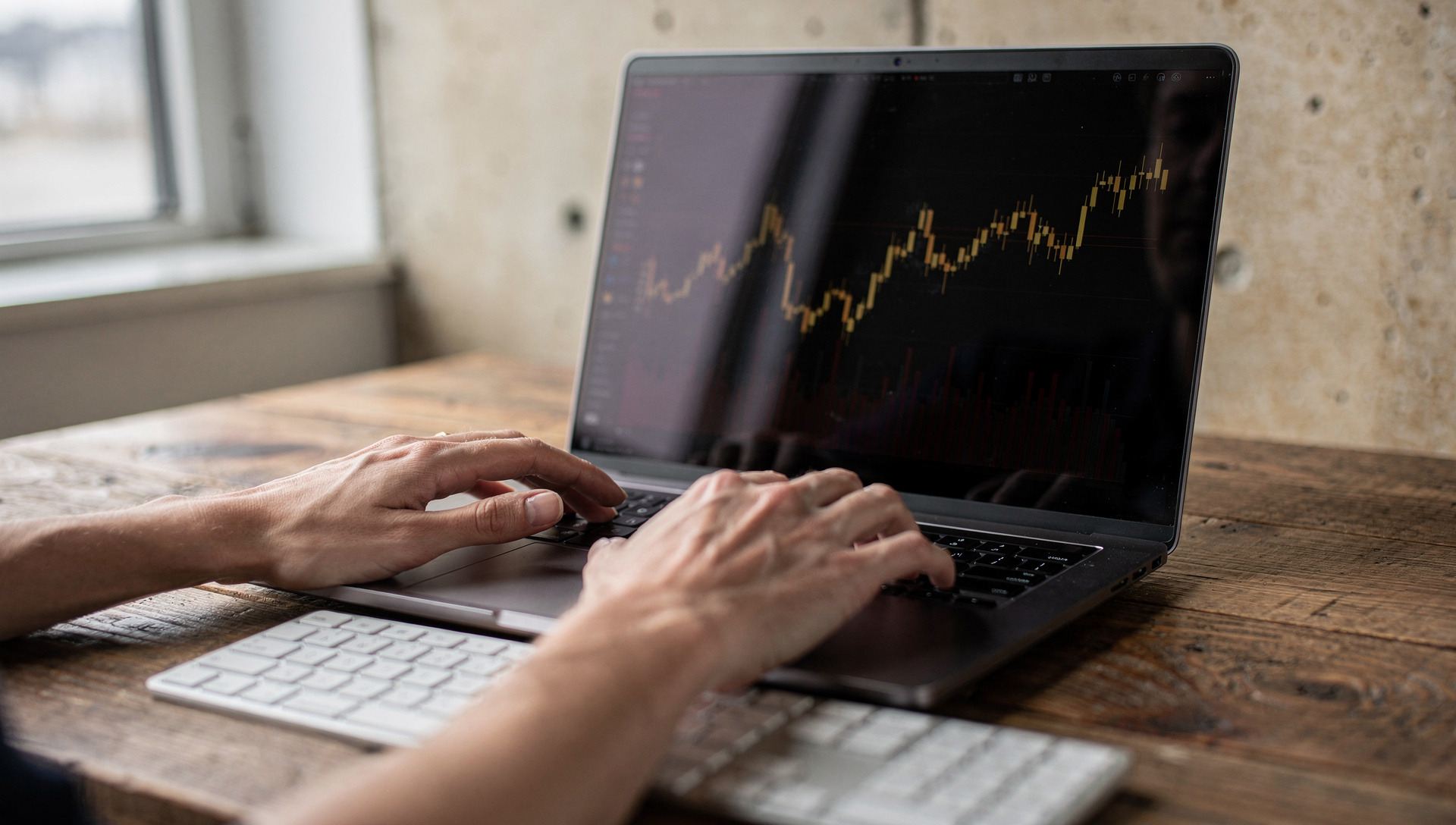 Risk-off institucional seca XRP que cae 3.9x más que Ethereum rumbo a la Fed