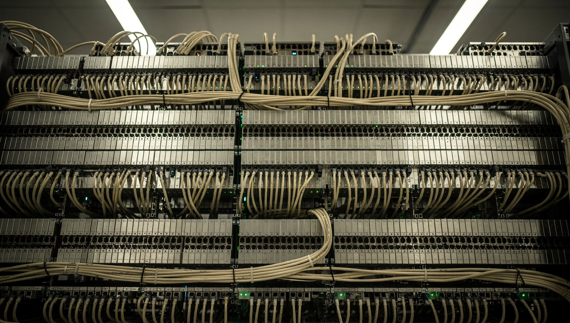 Sell the news en Qualcomm — devuelve rally de Amazon mientras Barclays mantiene venta