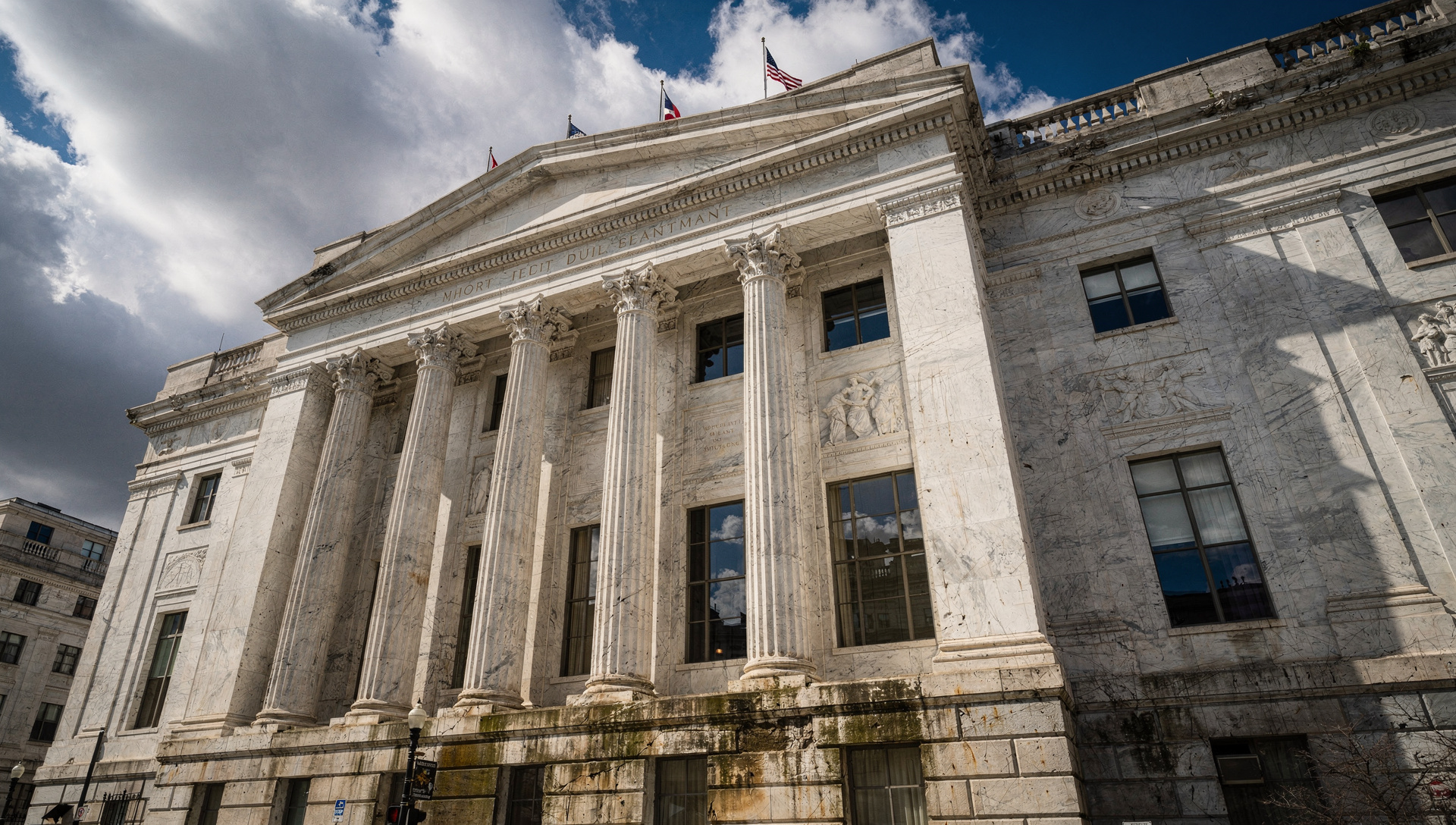 Bitcoin aguarda Fed con 93% de subida descontada