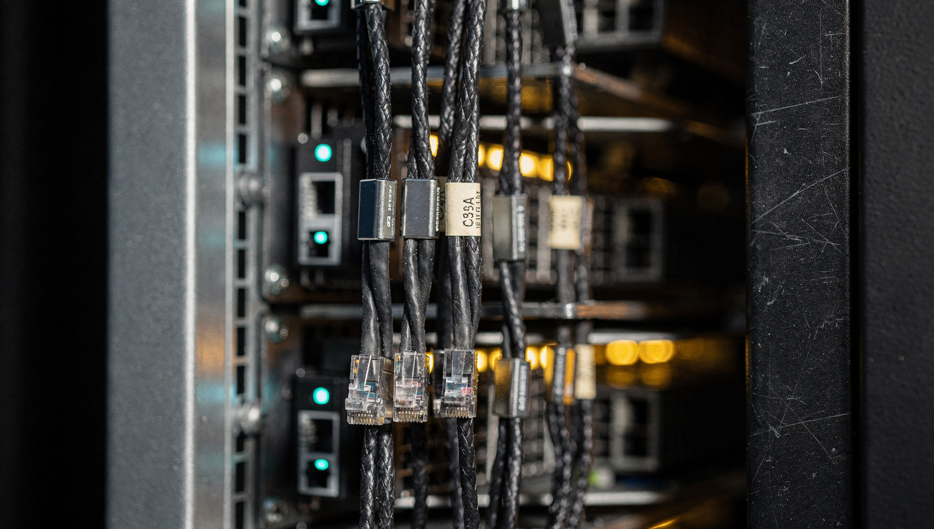 Hyperscale invierte $70M en data center de IA pero la acción cae 5% hoy