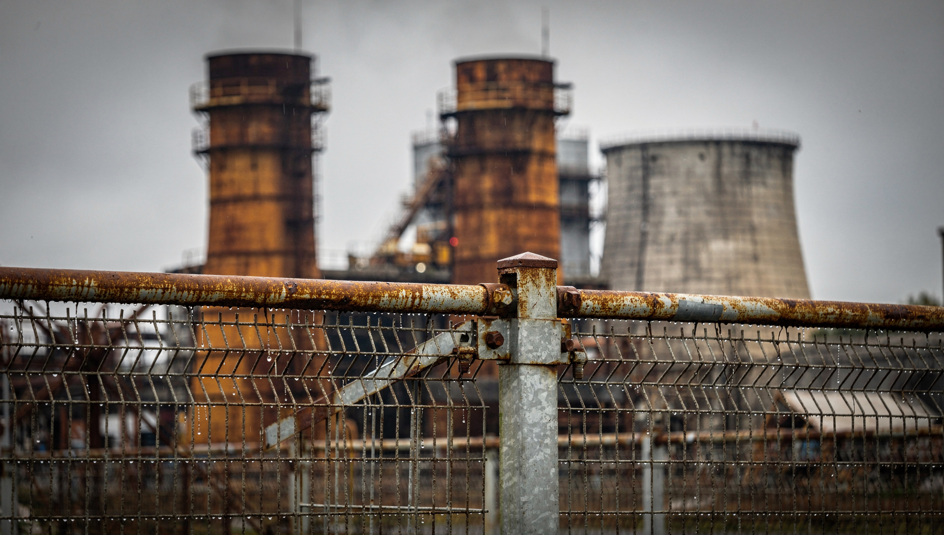 ArcelorMittal cierra su mayor acería ucraniana tras ataques mortales