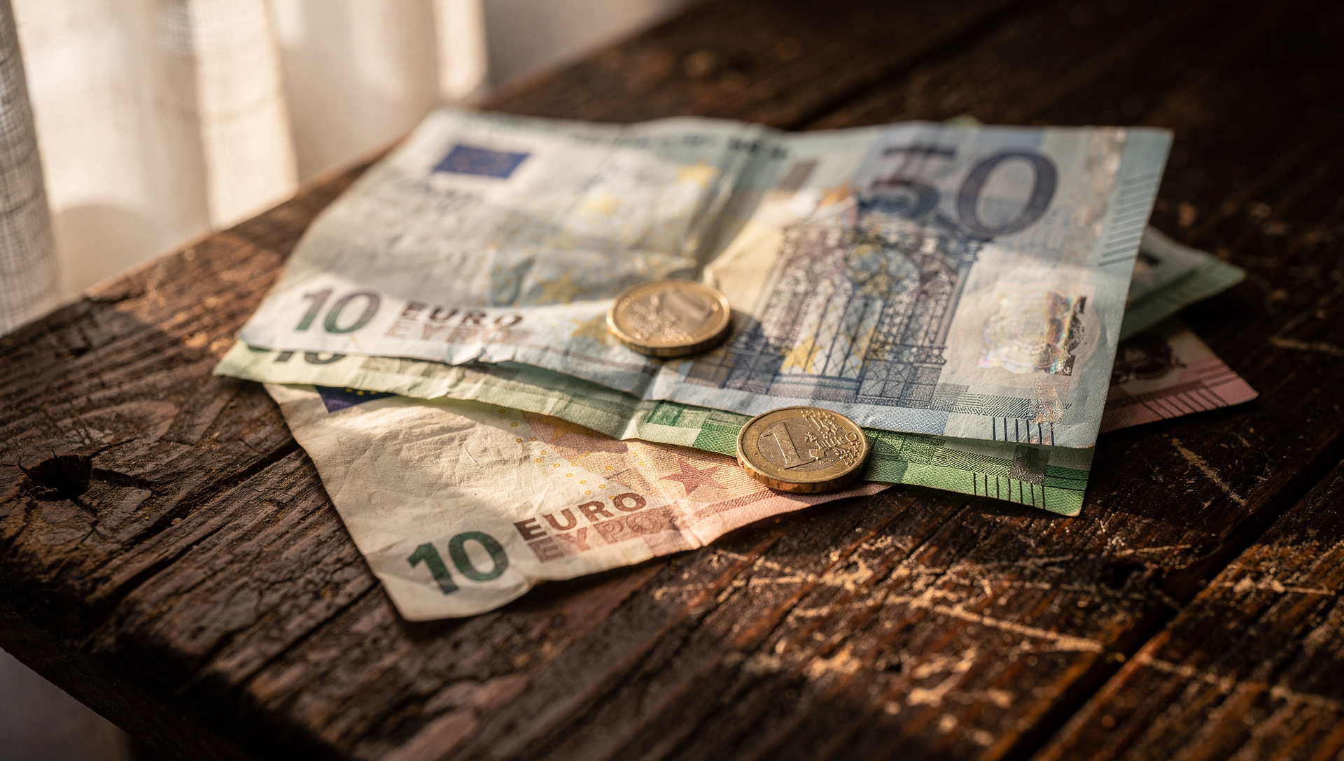 Euro cae a mínimos frente a la libra pese a subir la inflación