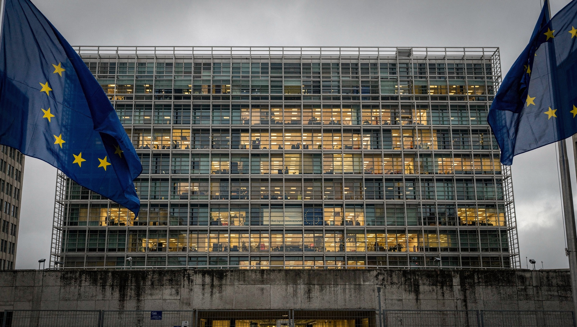 Bruselas propone a China limitar híbridos al 15% del mercado