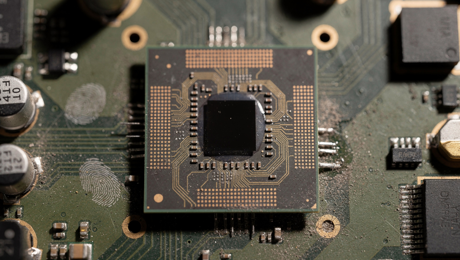 Microsoft lanza el Surface Laptop Ultra con chip RTX Spark de Nvidia
