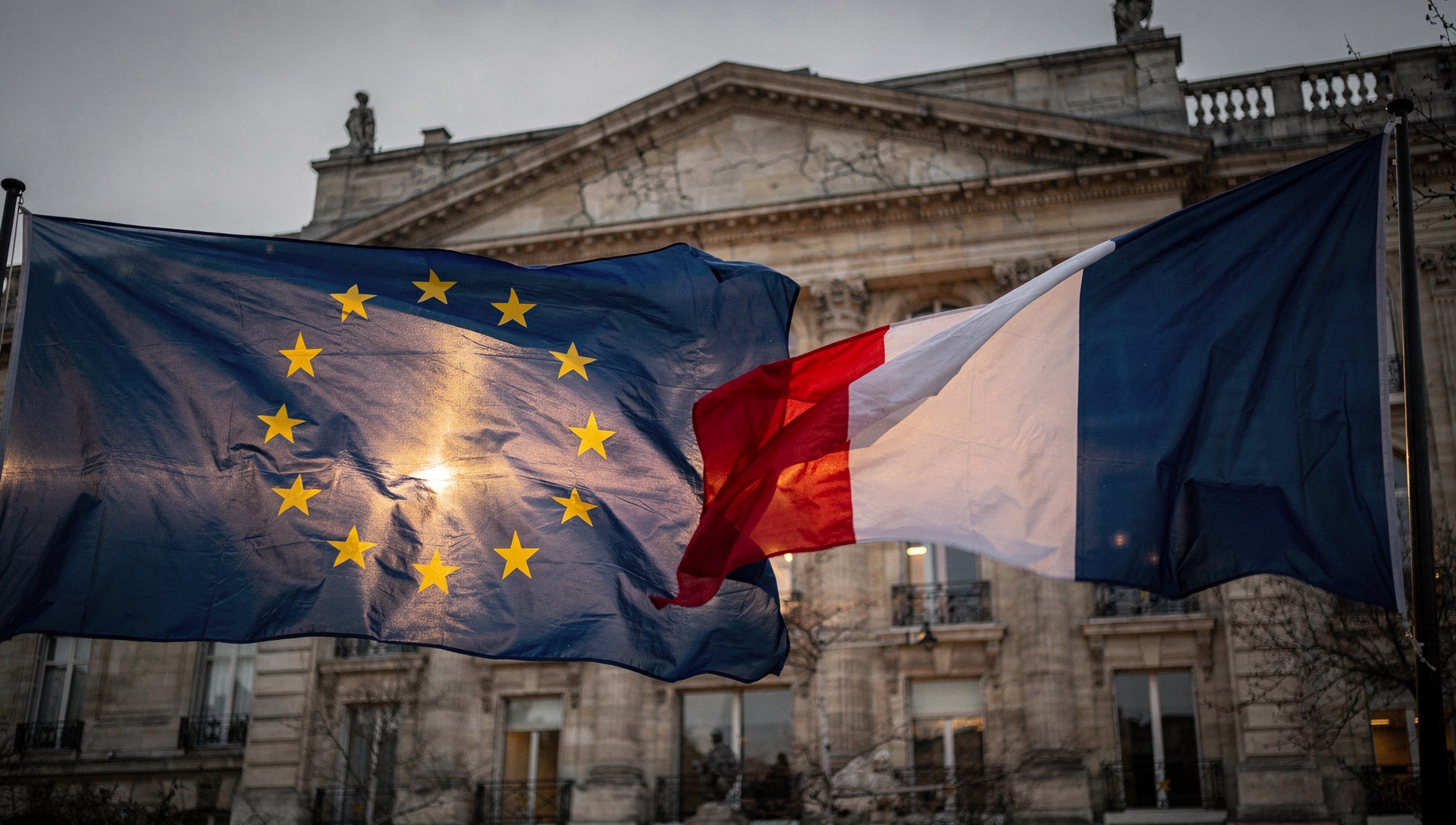 Francia demasiado grande para salvar: Krugman alerta de crisis