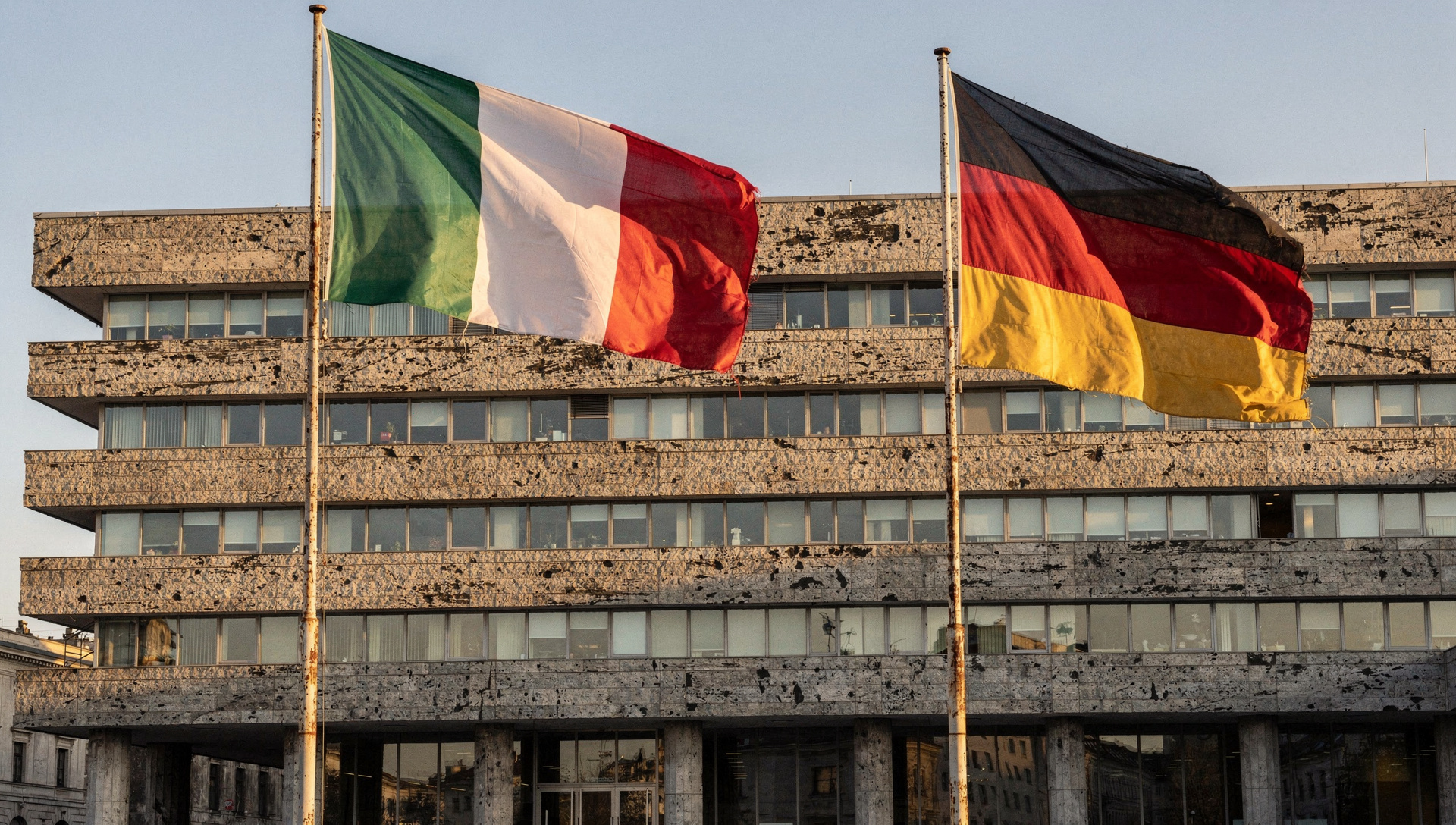 BCE aprueba a UniCredit controlar Commerzbank
