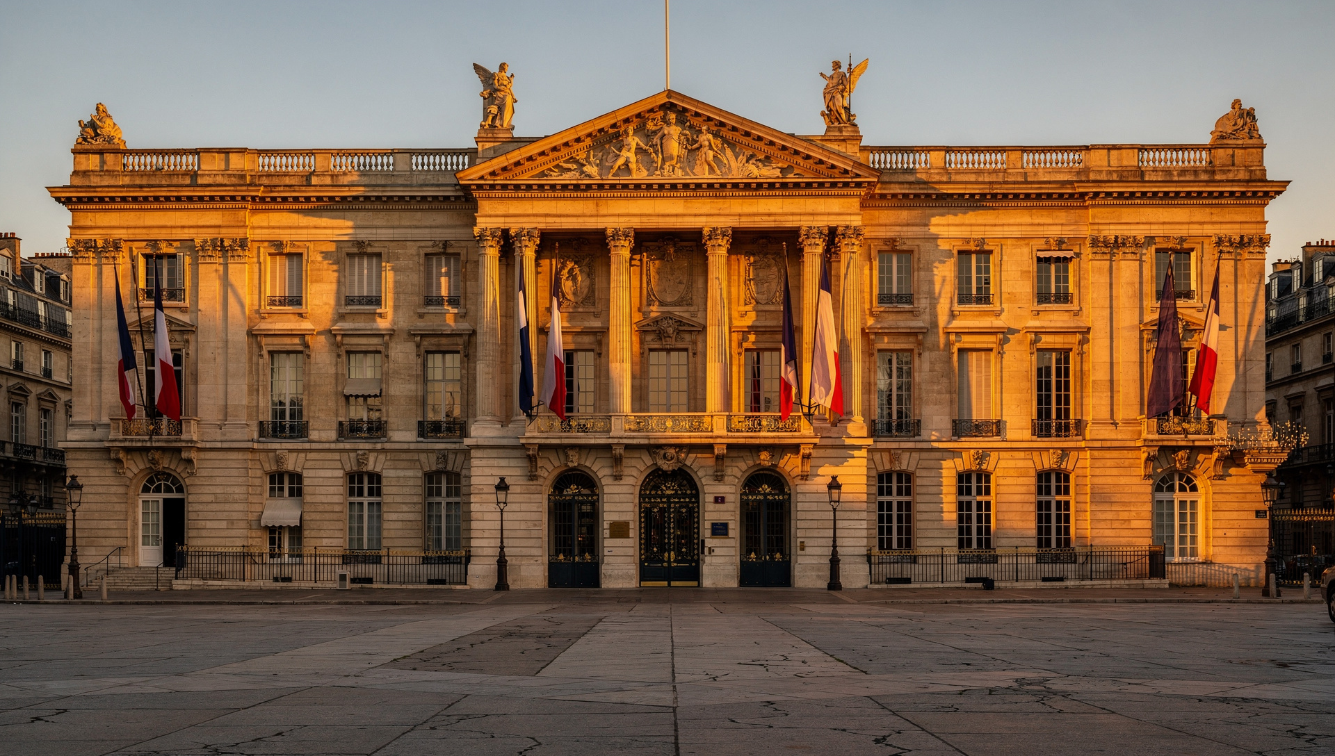 Francia vota el martes tras 2.397 detenidos en su peor fin de semana