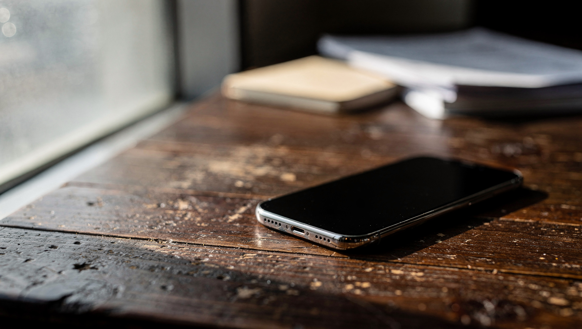 Loop Capital rebaja Apple a Hold por débil demanda del iPhone