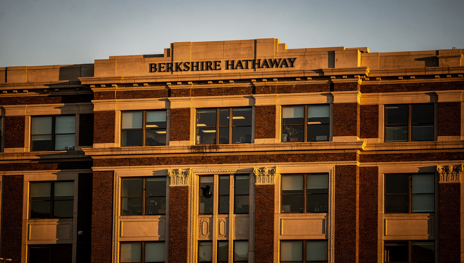 Berkshire marca máximos históricos mientras semiconductores se desploman